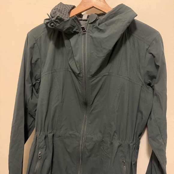 Athleta Overcloud Jacket Womens Navy Hood Nylon Zip Front Pocket Caped Size S - Picture 4 of 10